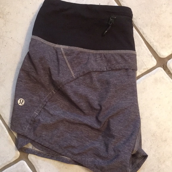 🕸Lululemon speed shorts (longer version) size 4🕸 - Picture 2 of 5